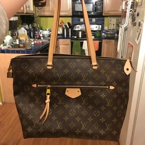 Louis Vuitton Iena MM Bag. Monogram.